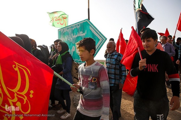 زائران پیاده امام رضا(ع)