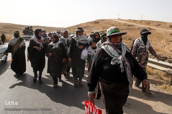 زائران پیاده امام رضا(ع)