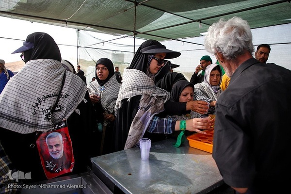 زائران پیاده امام رضا(ع)