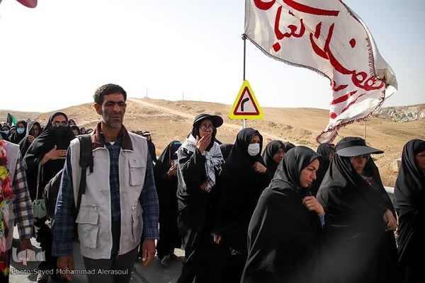 زائران پیاده امام رضا(ع)