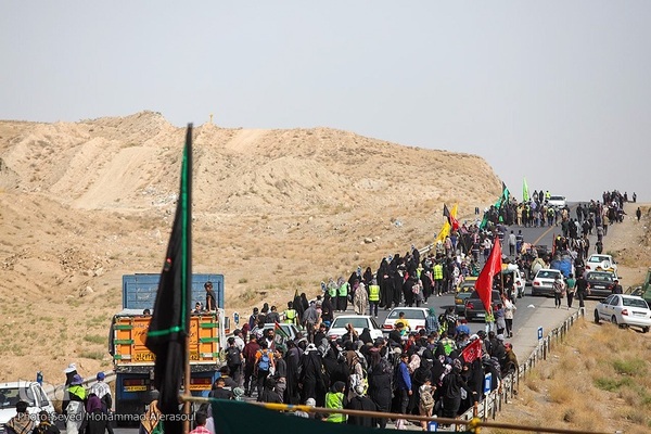 زائران پیاده امام رضا(ع)