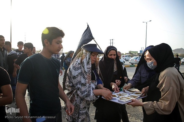 زائران پیاده امام رضا(ع)