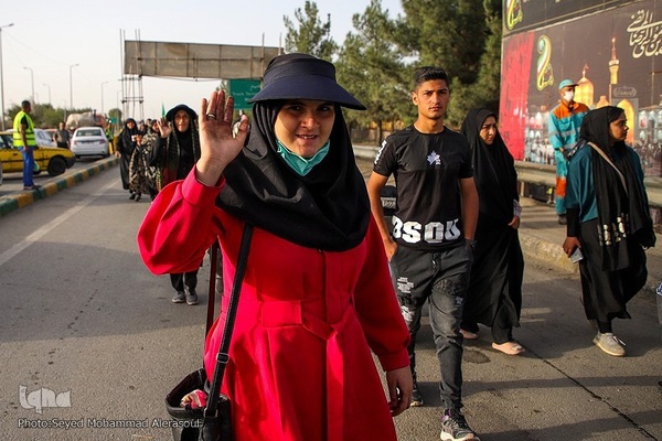 زائران پیاده امام رضا(ع)