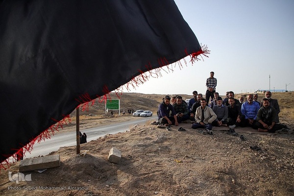 زائران پیاده امام رضا(ع)