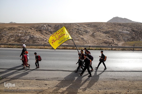 زائران پیاده امام رضا(ع)