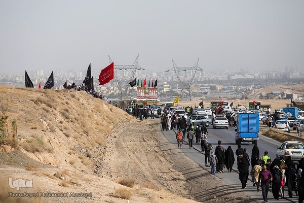 زائران پیاده امام رضا(ع)