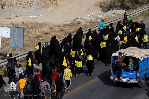 زائران پیاده امام رضا(ع)