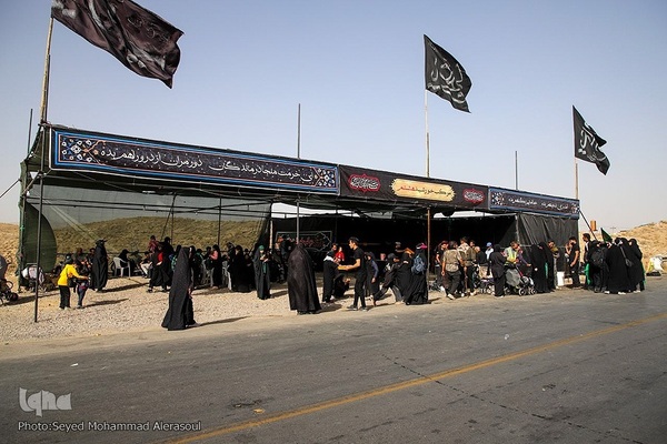 زائران پیاده امام رضا(ع)