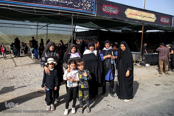 زائران پیاده امام رضا(ع)