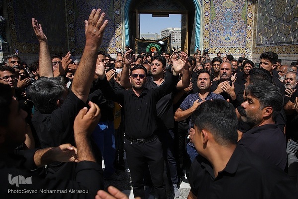 عزاداری شهادت امام رضا(ع) در حرم مطهر رضوی