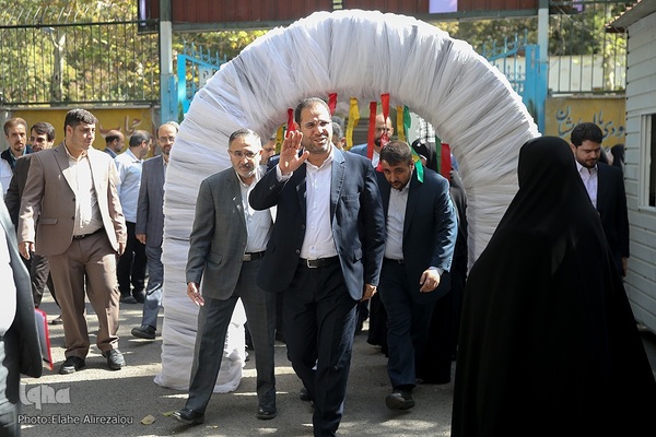 جشن شکوفه‌ها در آغاز سال تحصیلی