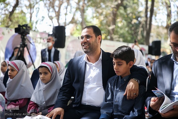 جشن شکوفه‌ها در آغاز سال تحصیلی
