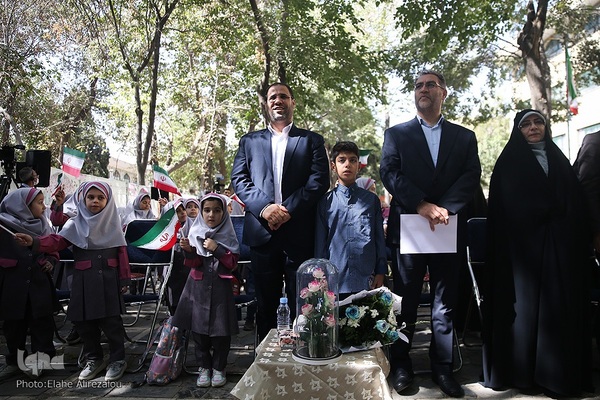 جشن شکوفه‌ها در آغاز سال تحصیلی