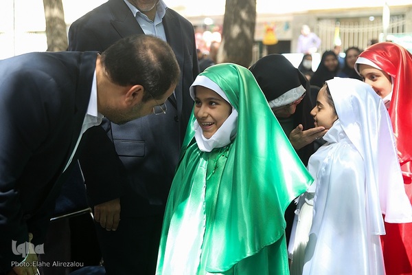 جشن شکوفه‌ها در آغاز سال تحصیلی