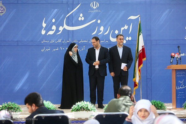 جشن شکوفه‌ها در آغاز سال تحصیلی