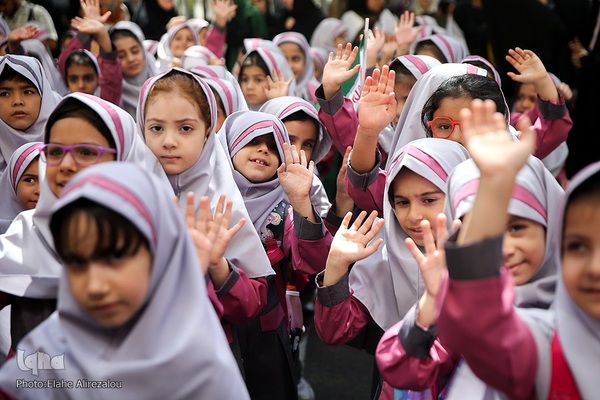 جشن شکوفه‌ها در آغاز سال تحصیلی