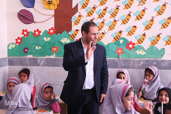 جشن شکوفه‌ها در آغاز سال تحصیلی