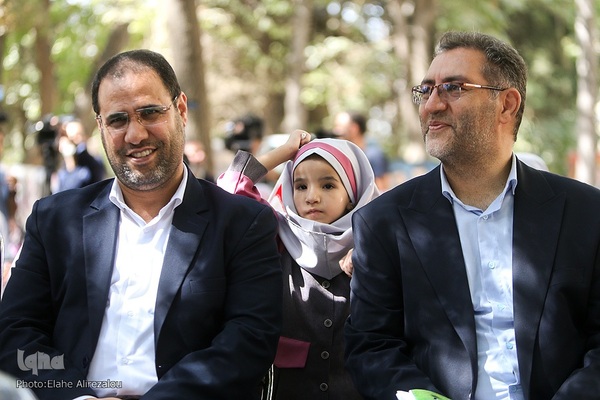 جشن شکوفه‌ها در آغاز سال تحصیلی