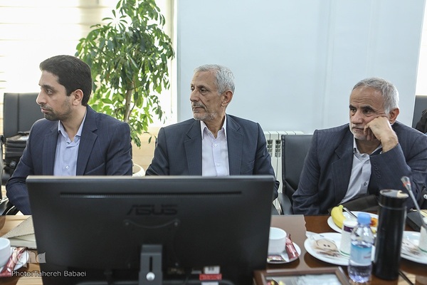 مراسم رونمایی از کتاب دانش در مصاف