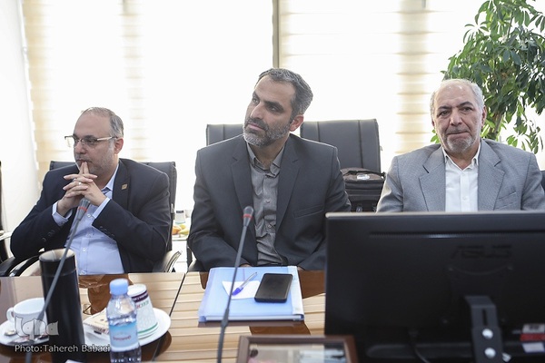 مراسم رونمایی از کتاب دانش در مصاف