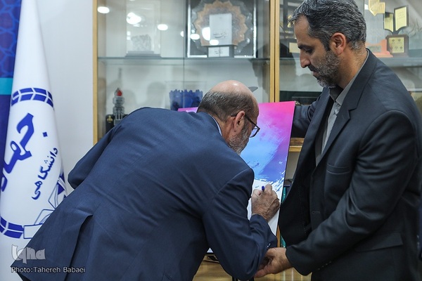 مراسم رونمایی از کتاب دانش در مصاف