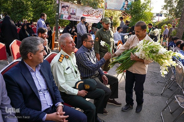 گلباران مزار شهدا در دارالرحمه شیراز