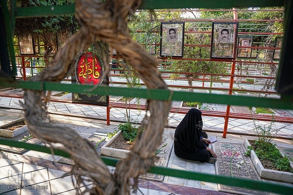 گلباران مزار شهدا در دارالرحمه شیراز