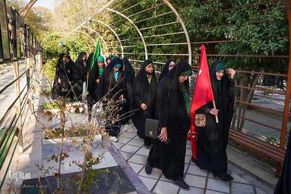 گلباران مزار شهدا در دارالرحمه شیراز