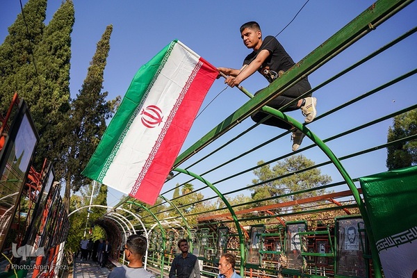 گلباران مزار شهدا در دارالرحمه شیراز