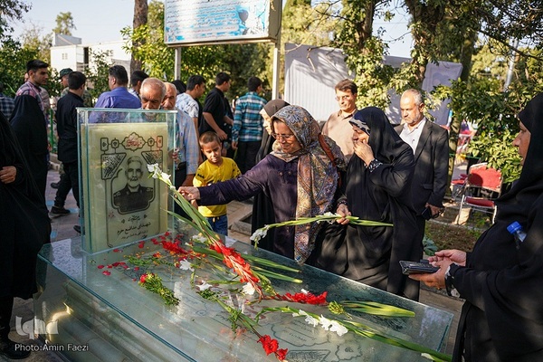 گلباران مزار شهدا در دارالرحمه شیراز