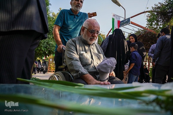 گلباران مزار شهدا در دارالرحمه شیراز