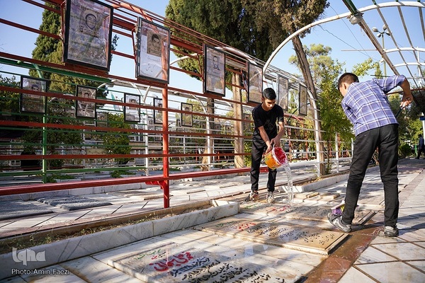 گلباران مزار شهدا در دارالرحمه شیراز