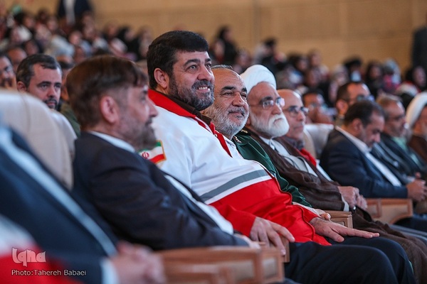 آیین گرامیداشت هفته دفاع مقدس و تجلیل از خادمان اربعین حسینی