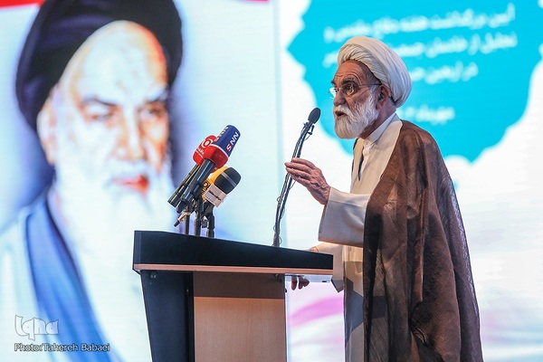 آیین گرامیداشت هفته دفاع مقدس و تجلیل از خادمان اربعین حسینی