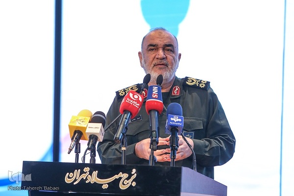 آیین گرامیداشت هفته دفاع مقدس و تجلیل از خادمان اربعین حسینی