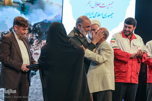 آیین گرامیداشت هفته دفاع مقدس و تجلیل از خادمان اربعین حسینی