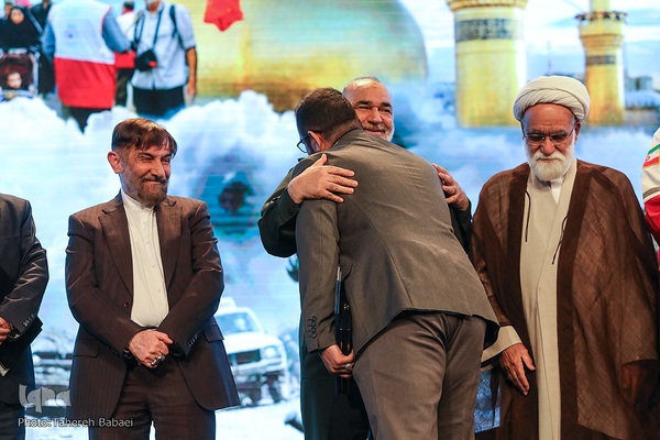 آیین گرامیداشت هفته دفاع مقدس و تجلیل از خادمان اربعین حسینی