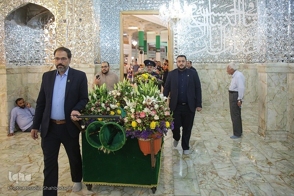 گل آرایی ضریح حضرت معصومه در آستانه سالروز ورود بانوی کرامت