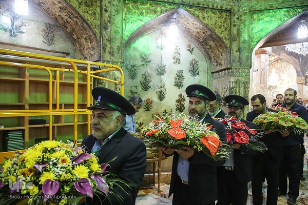 گل آرایی ضریح حضرت معصومه در آستانه سالروز ورود بانوی کرامت