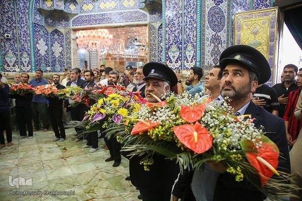 گل آرایی ضریح حضرت معصومه در آستانه سالروز ورود بانوی کرامت