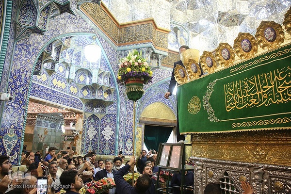 گل آرایی ضریح حضرت معصومه در آستانه سالروز ورود بانوی کرامت
