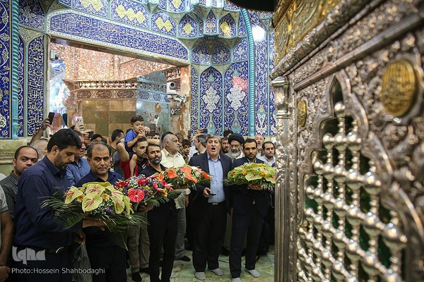 گل آرایی ضریح حضرت معصومه در آستانه سالروز ورود بانوی کرامت