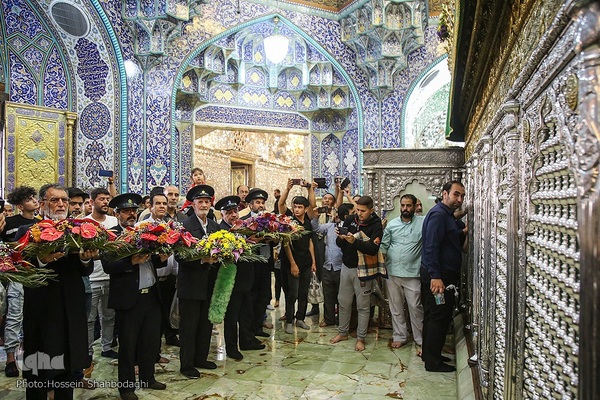 گل آرایی ضریح حضرت معصومه در آستانه سالروز ورود بانوی کرامت