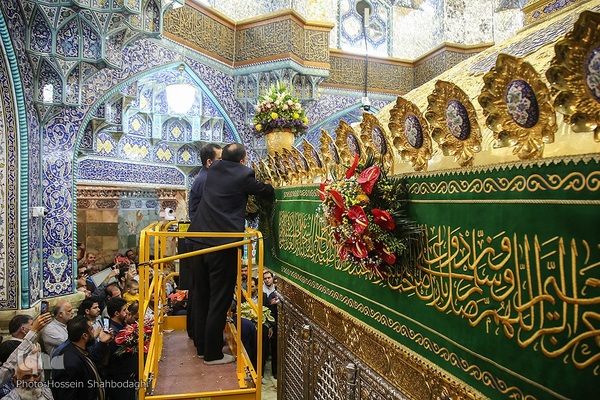گل آرایی ضریح حضرت معصومه در آستانه سالروز ورود بانوی کرامت