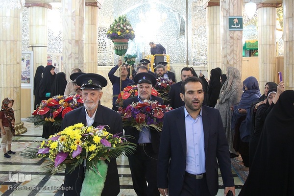 گل آرایی ضریح حضرت معصومه در آستانه سالروز ورود بانوی کرامت