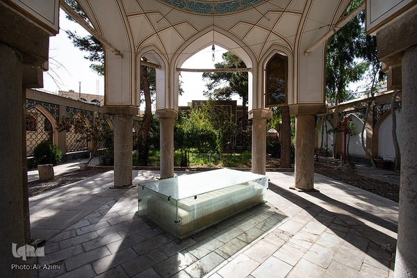 آرامگاه محمد کاظم واله اصفهانی(ادیب،شاعر،1229ق)