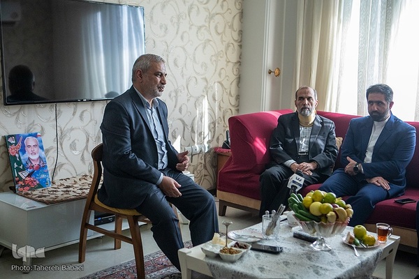 دیدار جامعه قرآنی با خانواده شهید حسين كربلايي