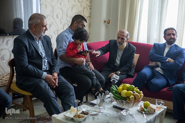 دیدار جامعه قرآنی با خانواده شهید حسين كربلايي