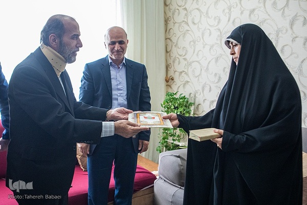 دیدار جامعه قرآنی با خانواده شهید حسين كربلايي