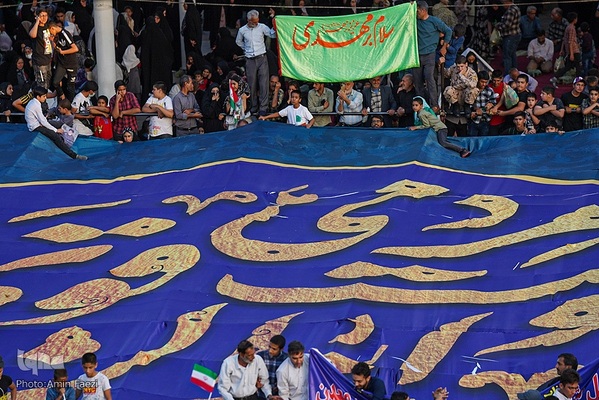 حضور رئیس جمهور در شاهچراغ و دیدار با خانواده شهدا